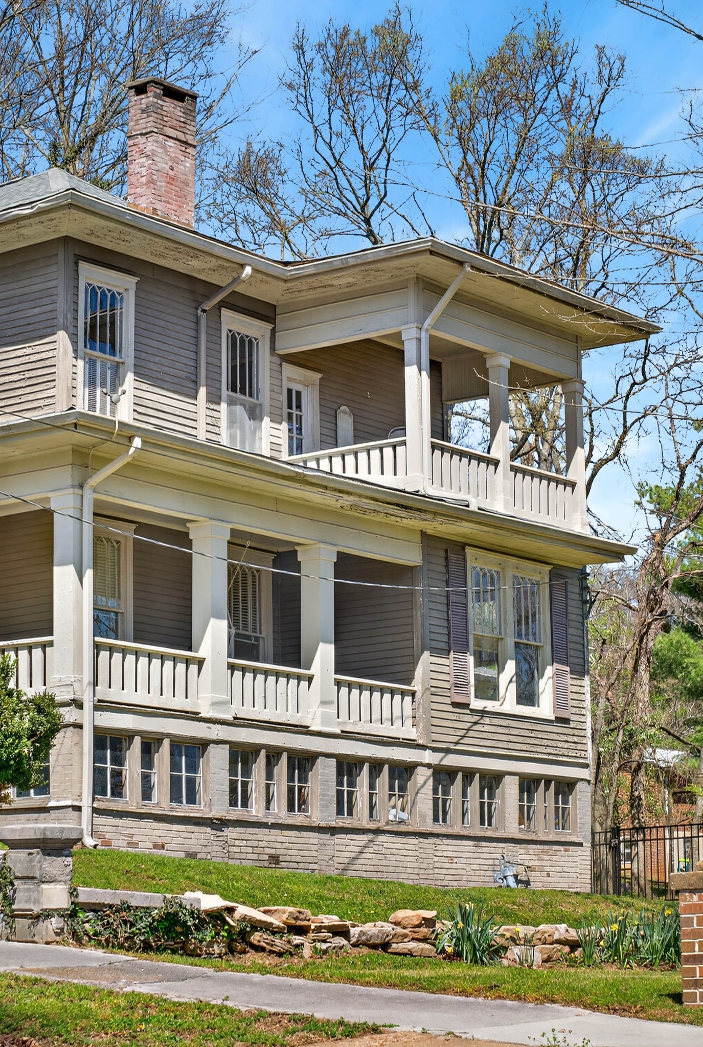 702 Washington Ave