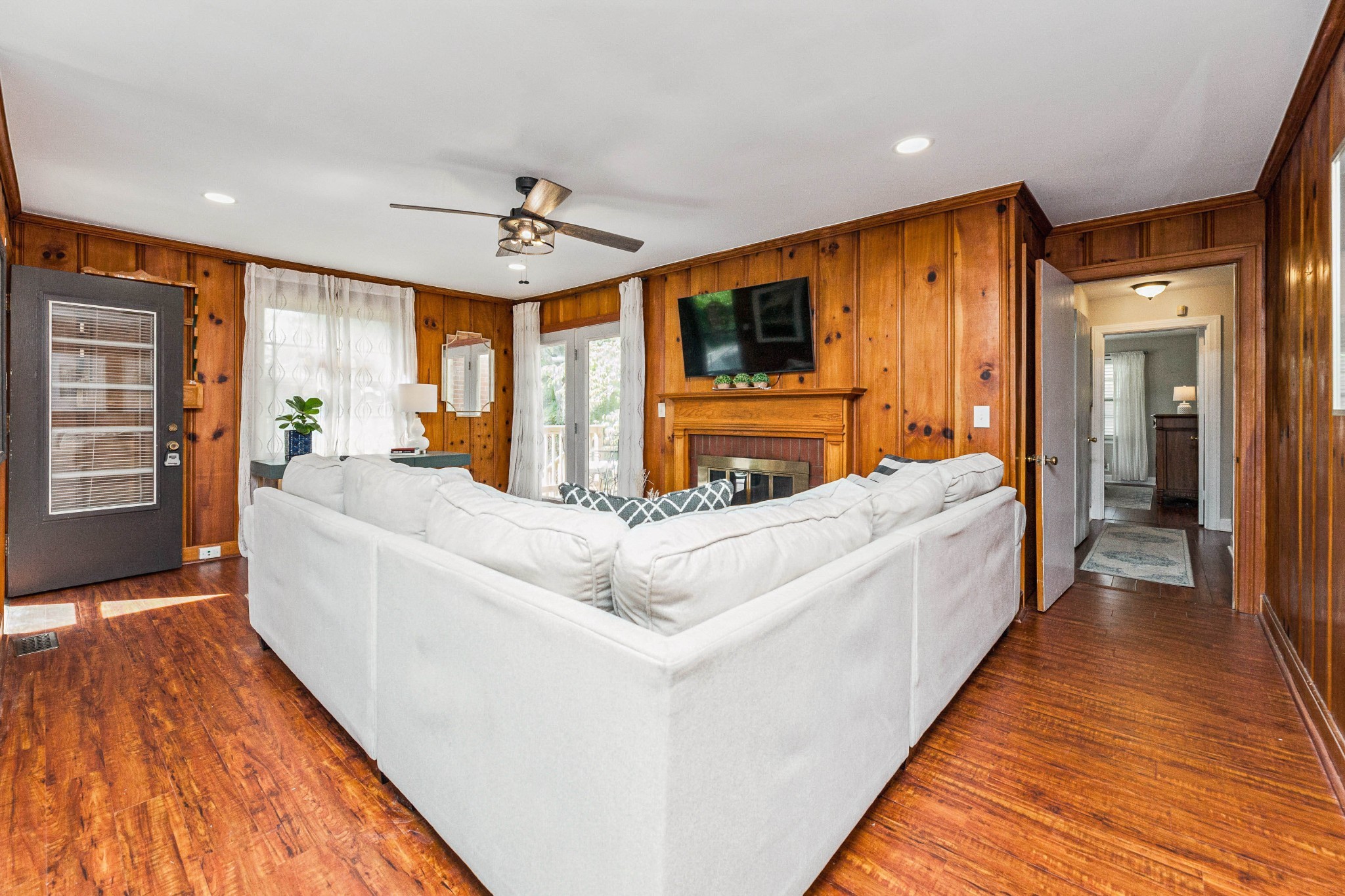 2559 Lakeland Dr