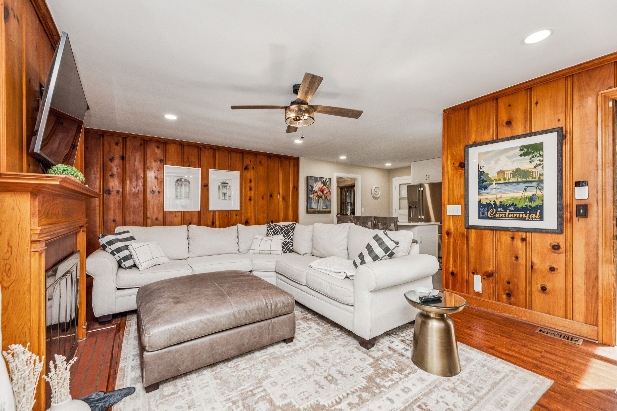 2559 Lakeland Dr