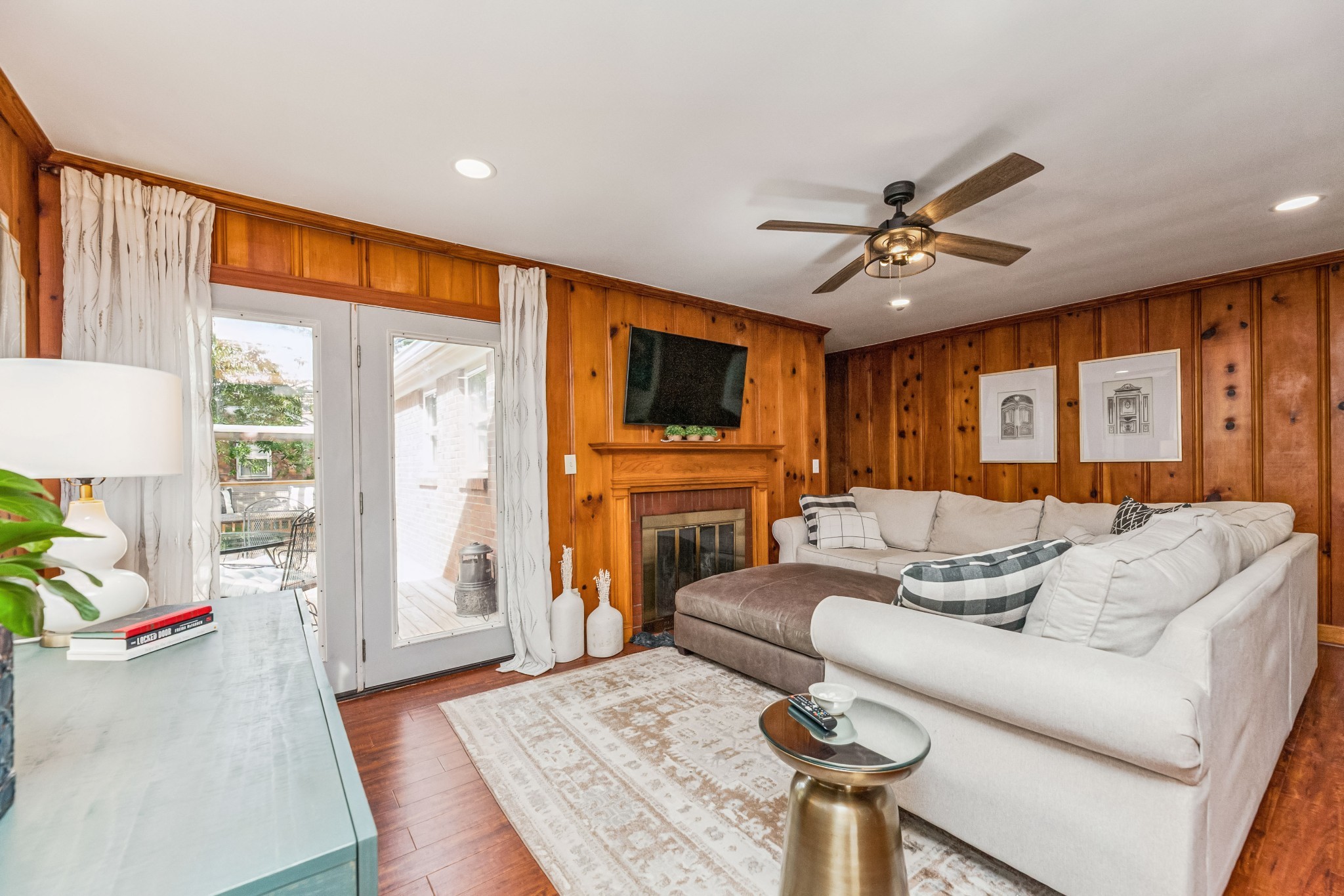 2559 Lakeland Dr