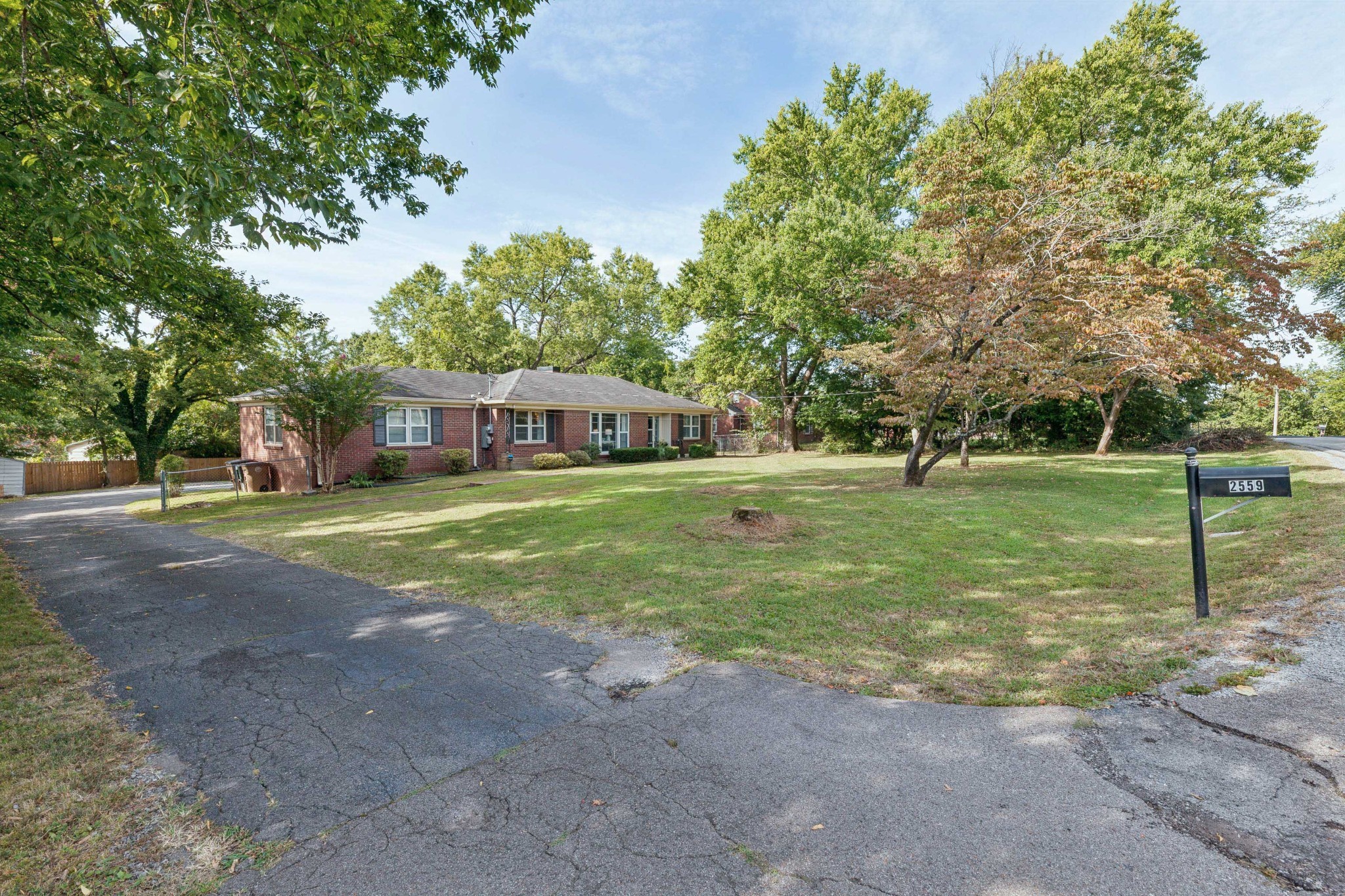 2559 Lakeland Dr