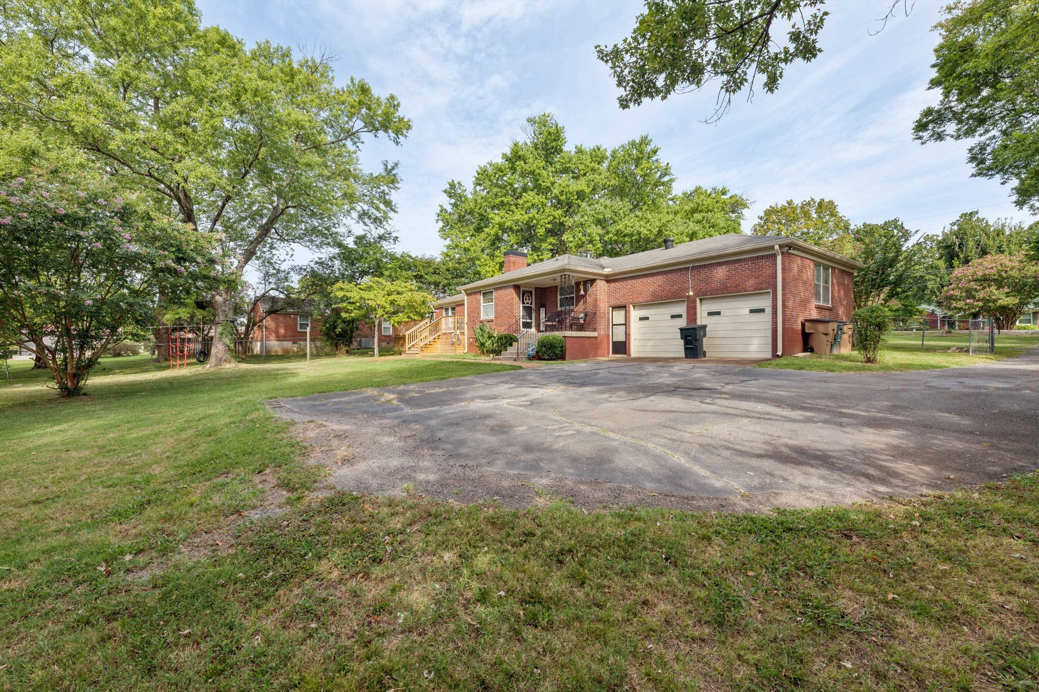 2559 Lakeland Dr