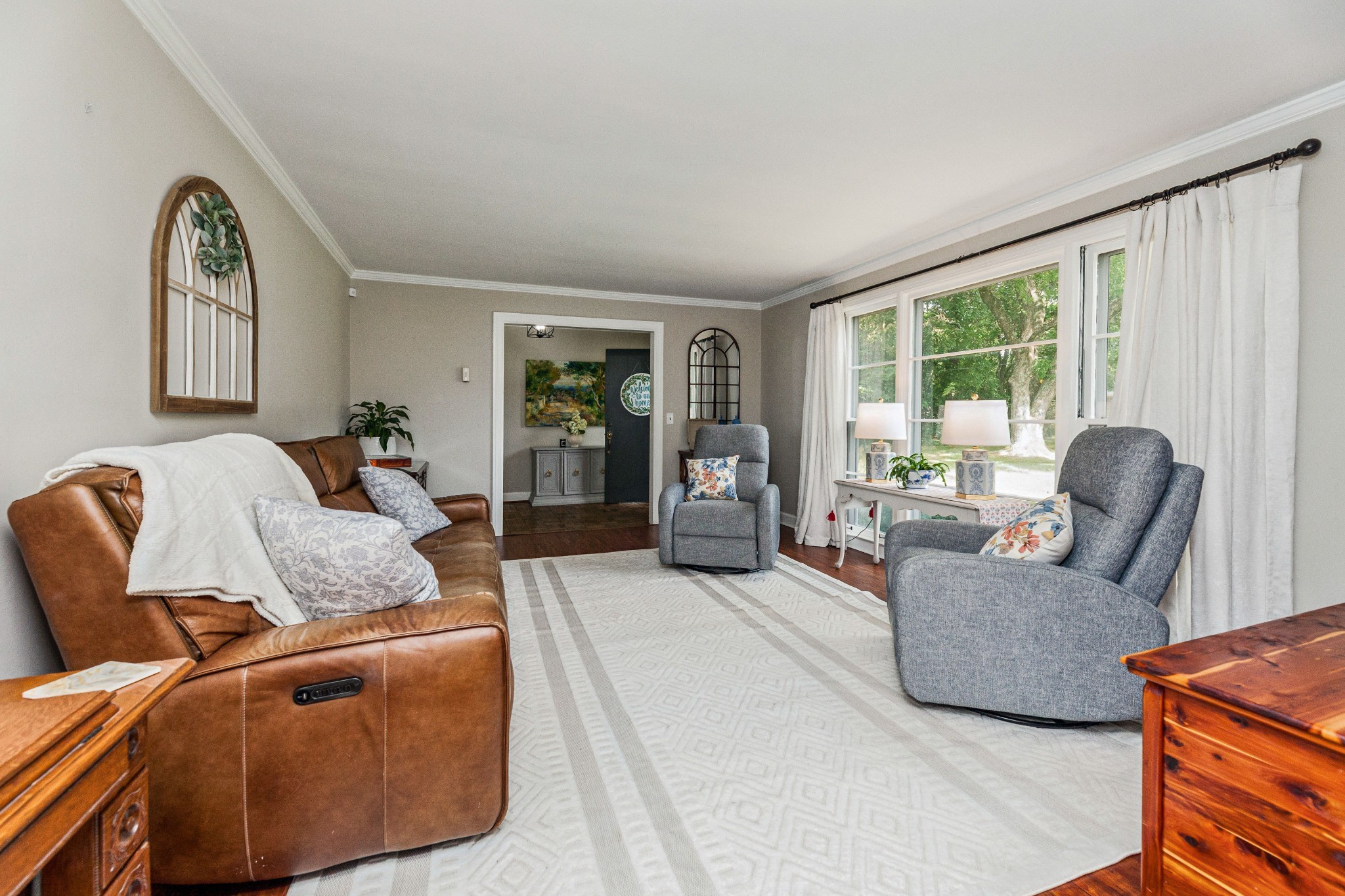 2559 Lakeland Dr