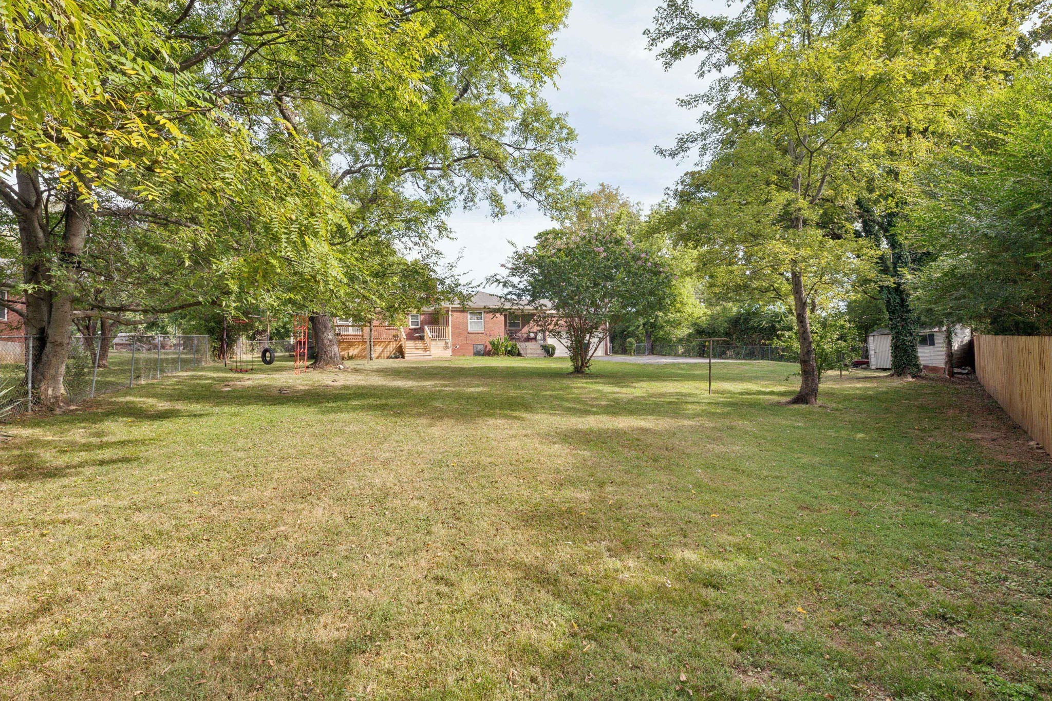2559 Lakeland Dr