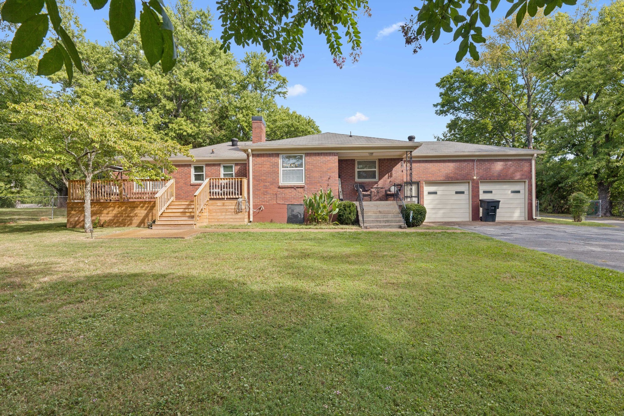 2559 Lakeland Dr