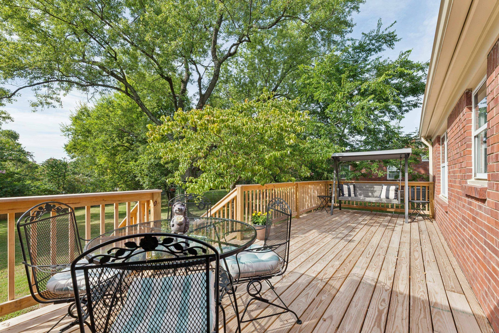 2559 Lakeland Dr