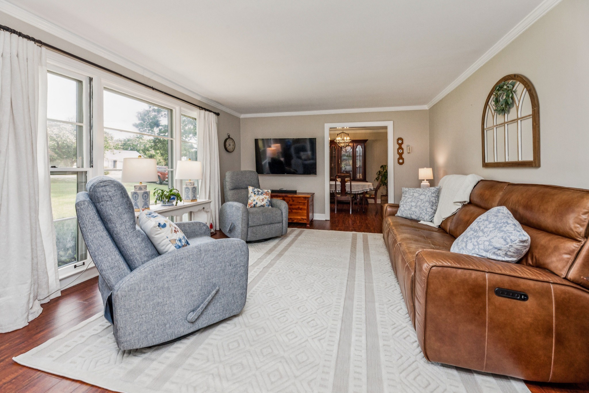 2559 Lakeland Dr