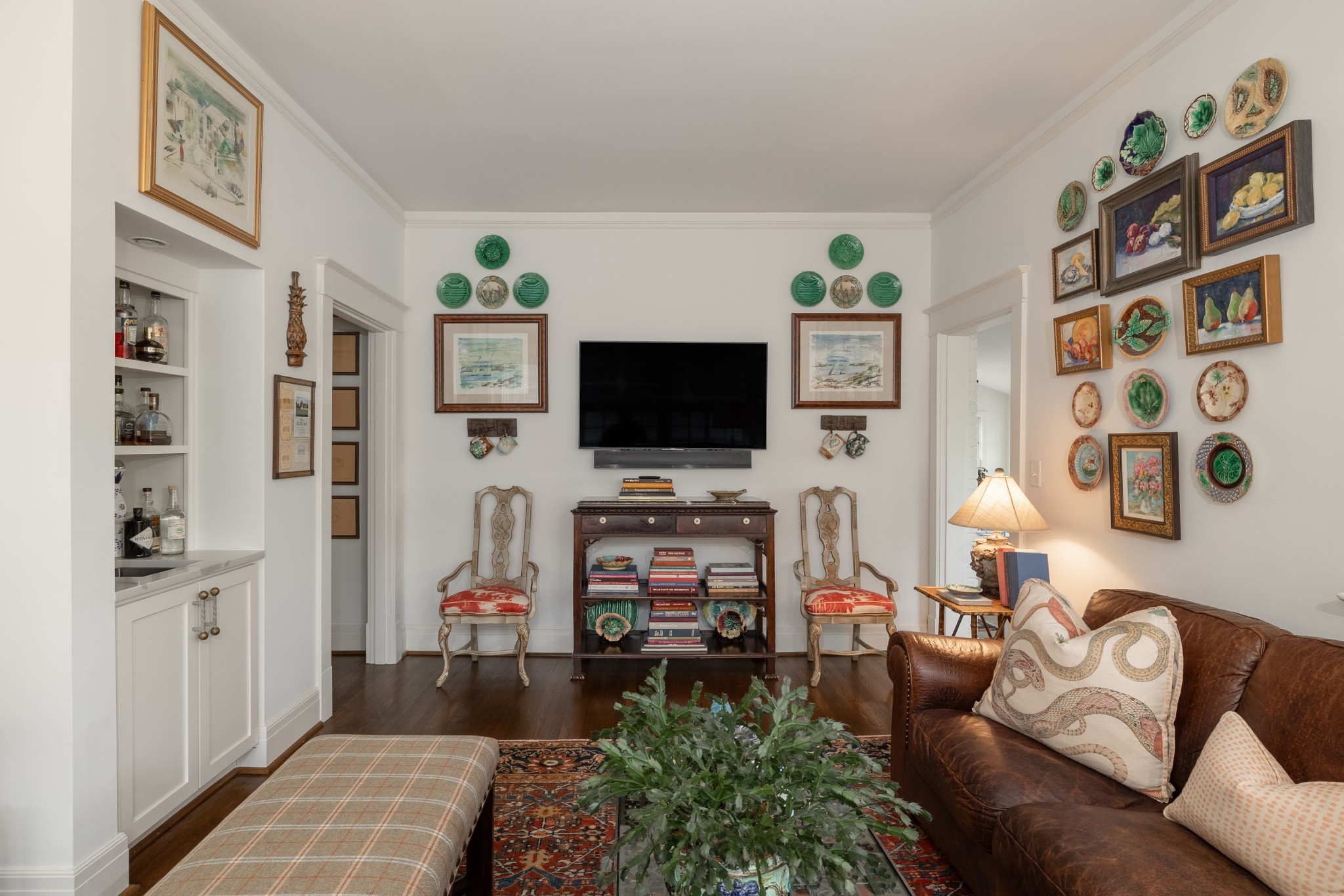 313 W 6th St