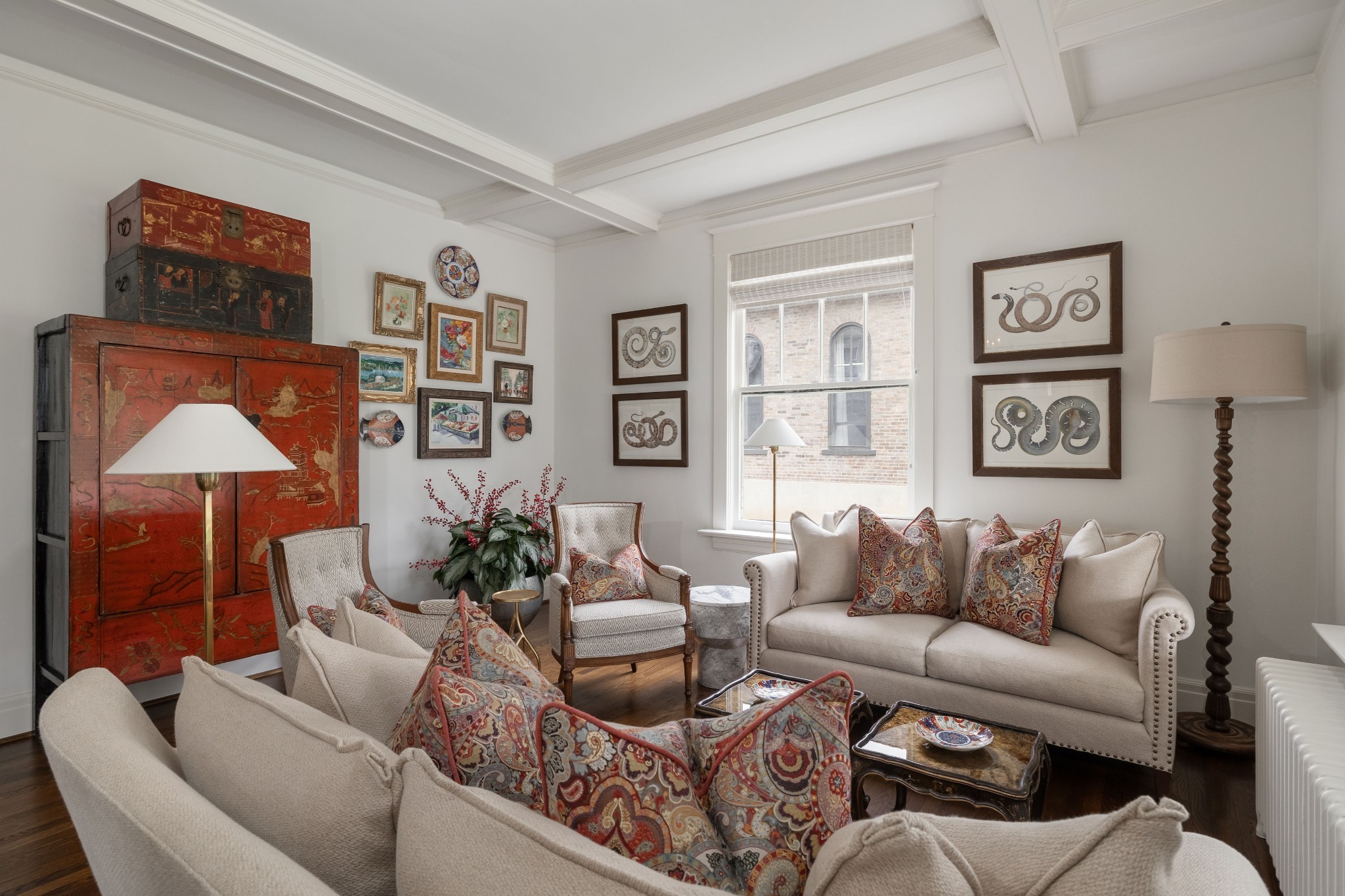 313 W 6th St
