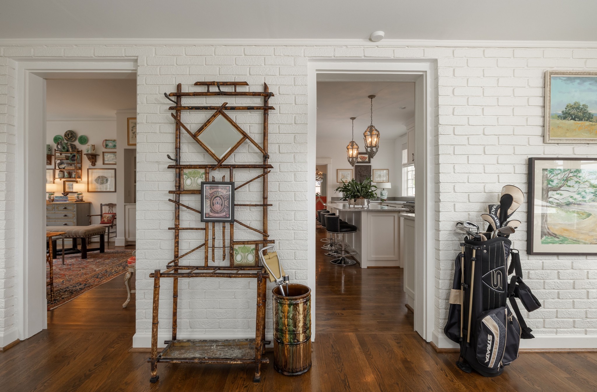 313 W 6th St