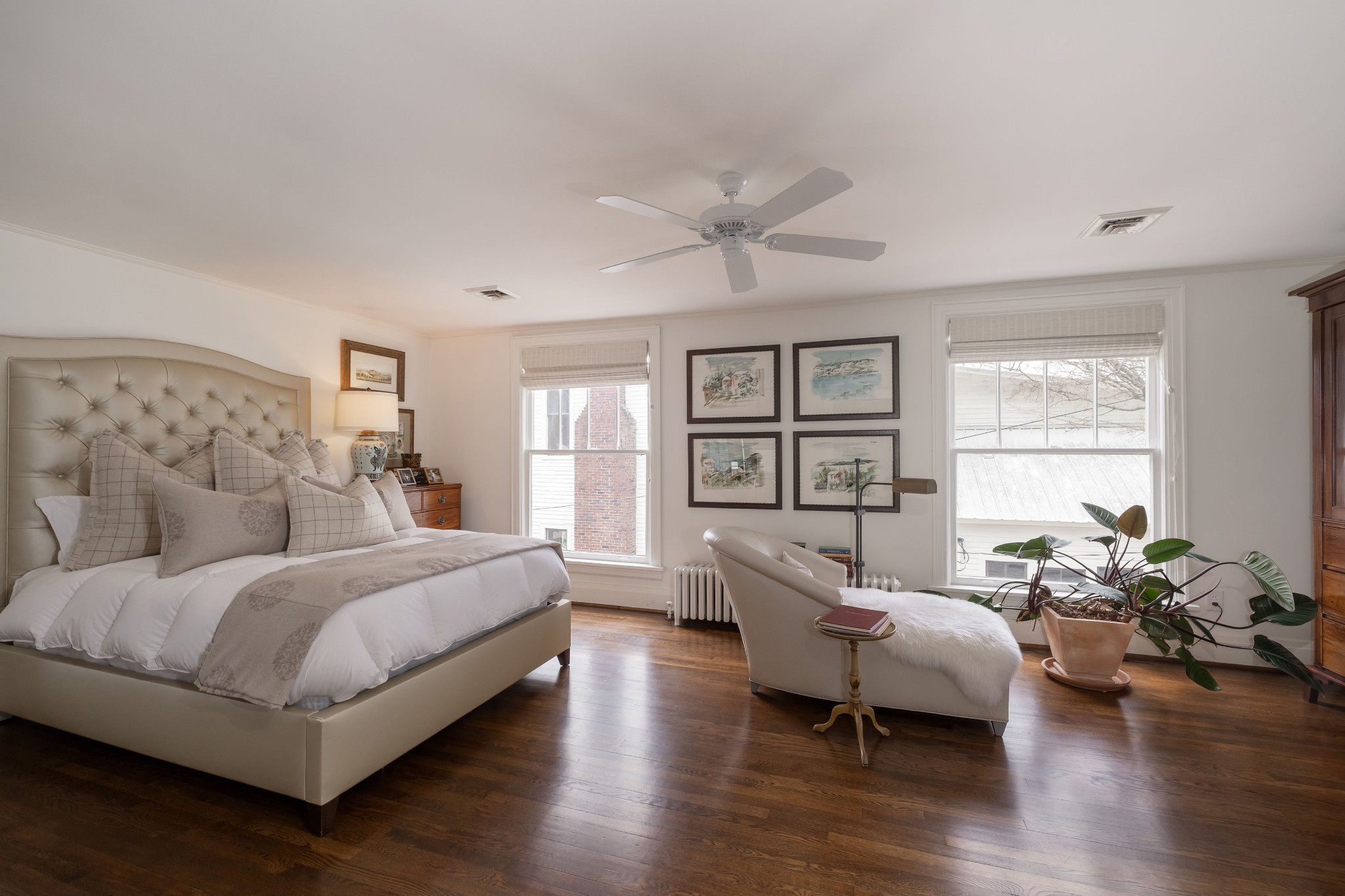 313 W 6th St