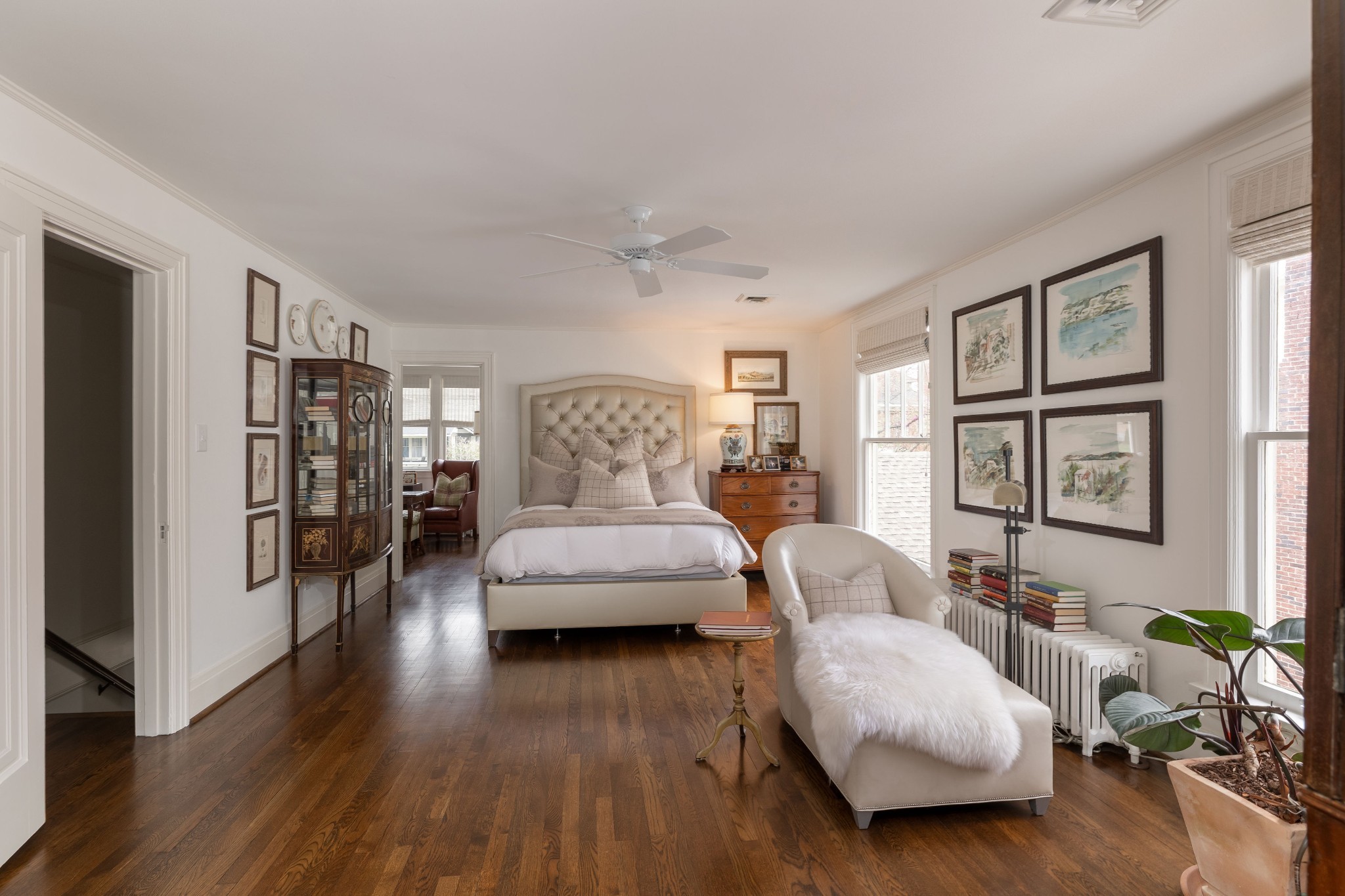 313 W 6th St