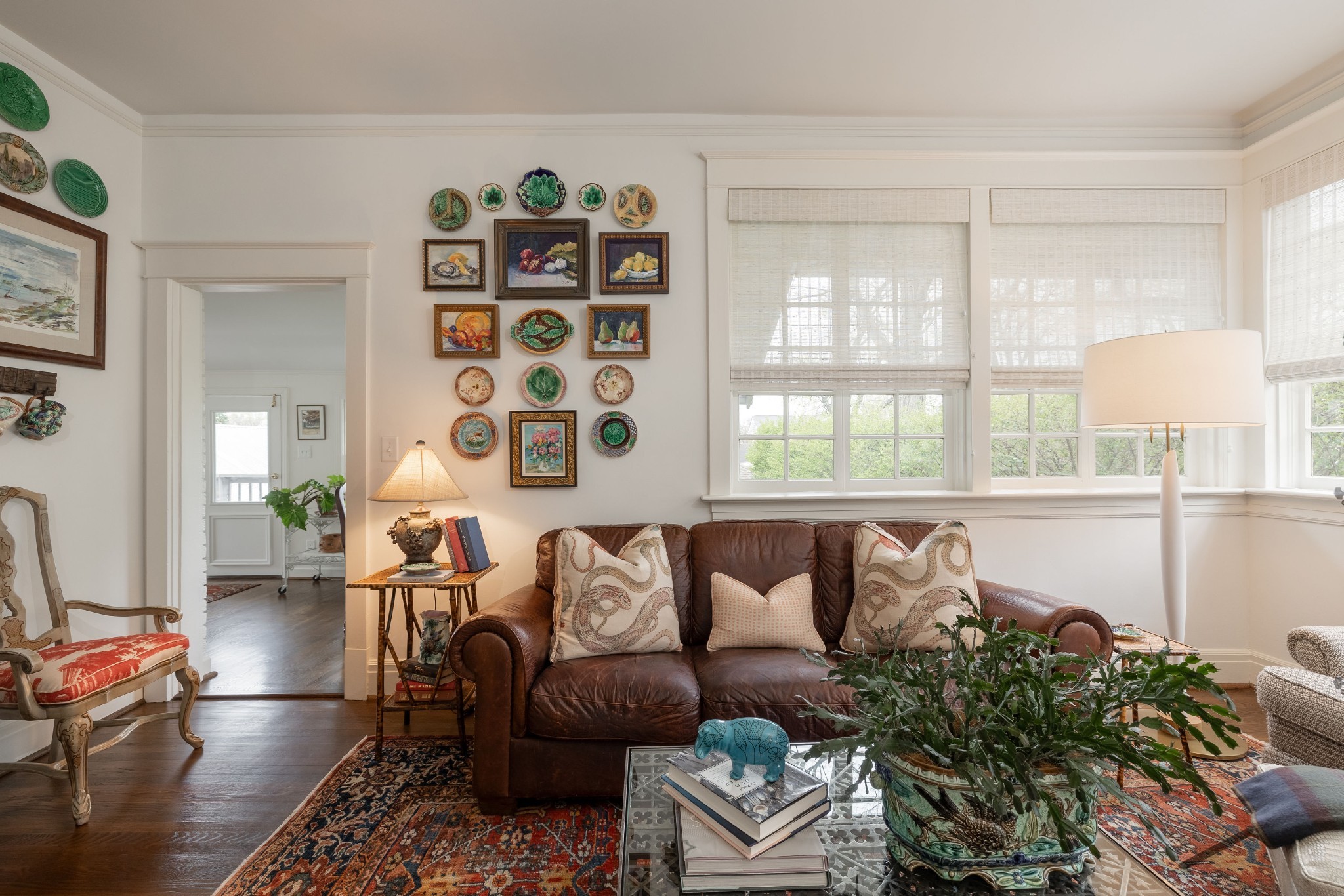 313 W 6th St
