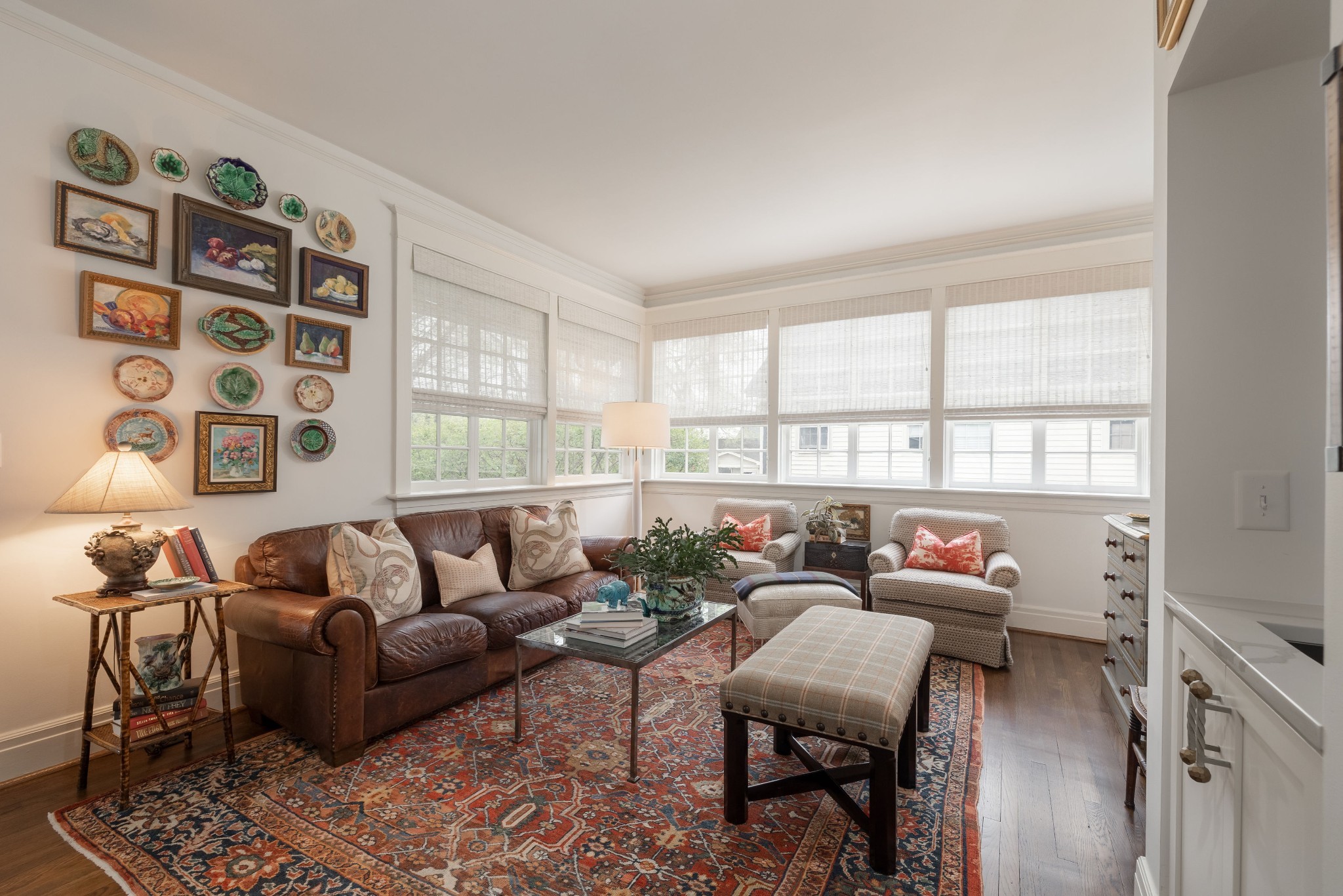 313 W 6th St
