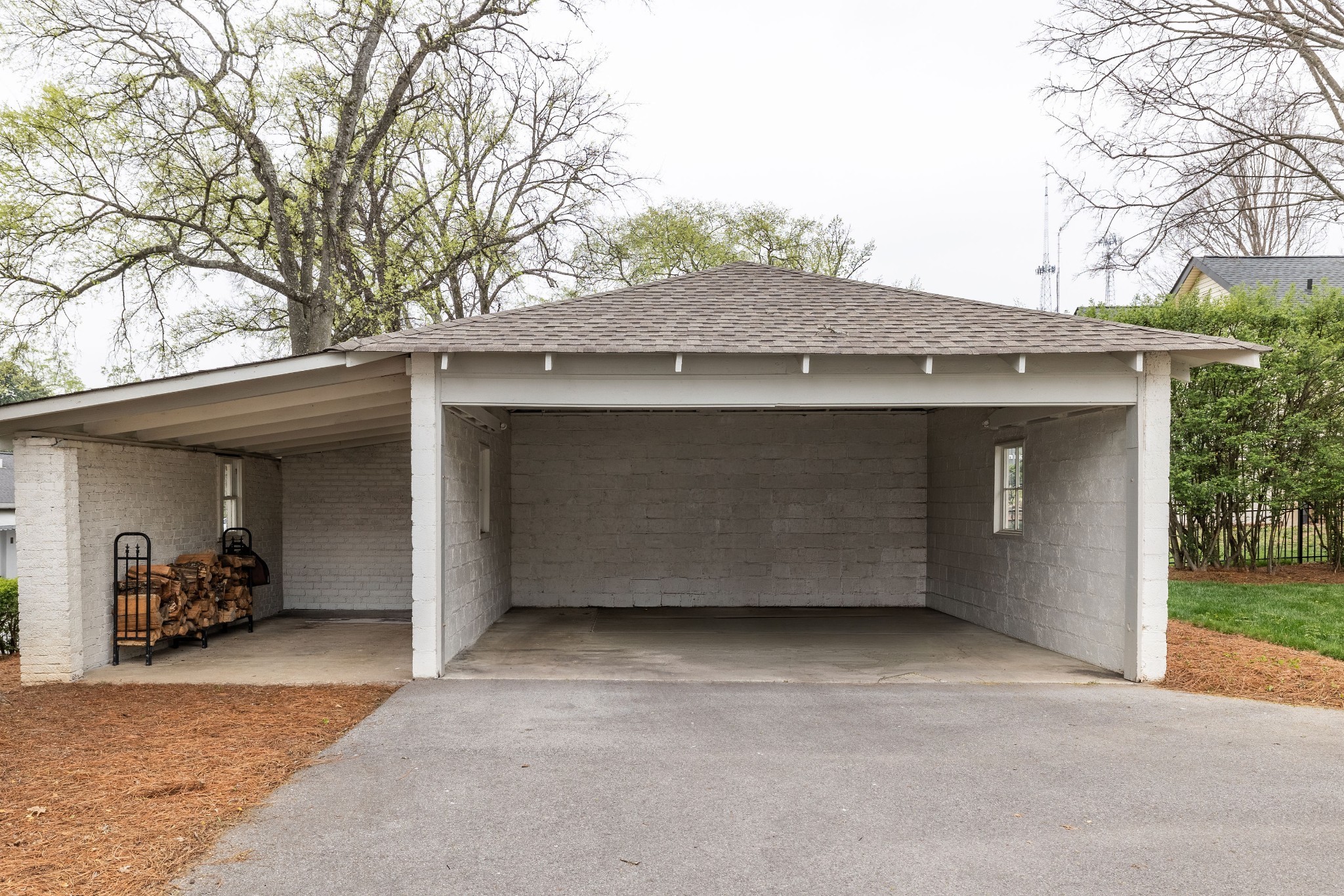 313 W 6th St