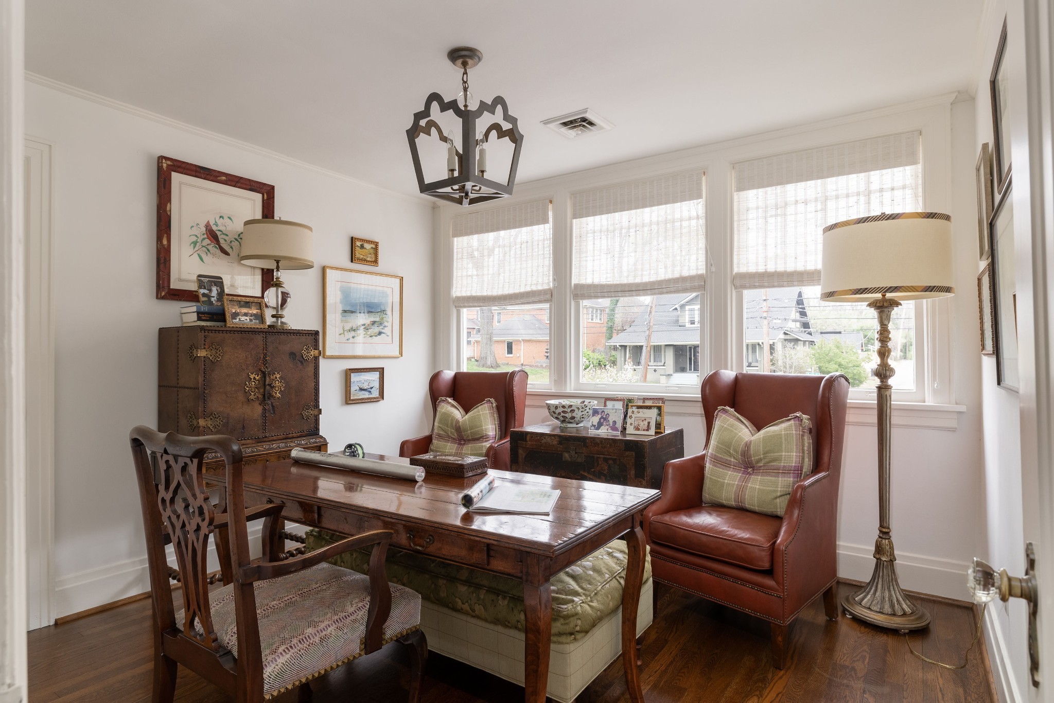 313 W 6th St