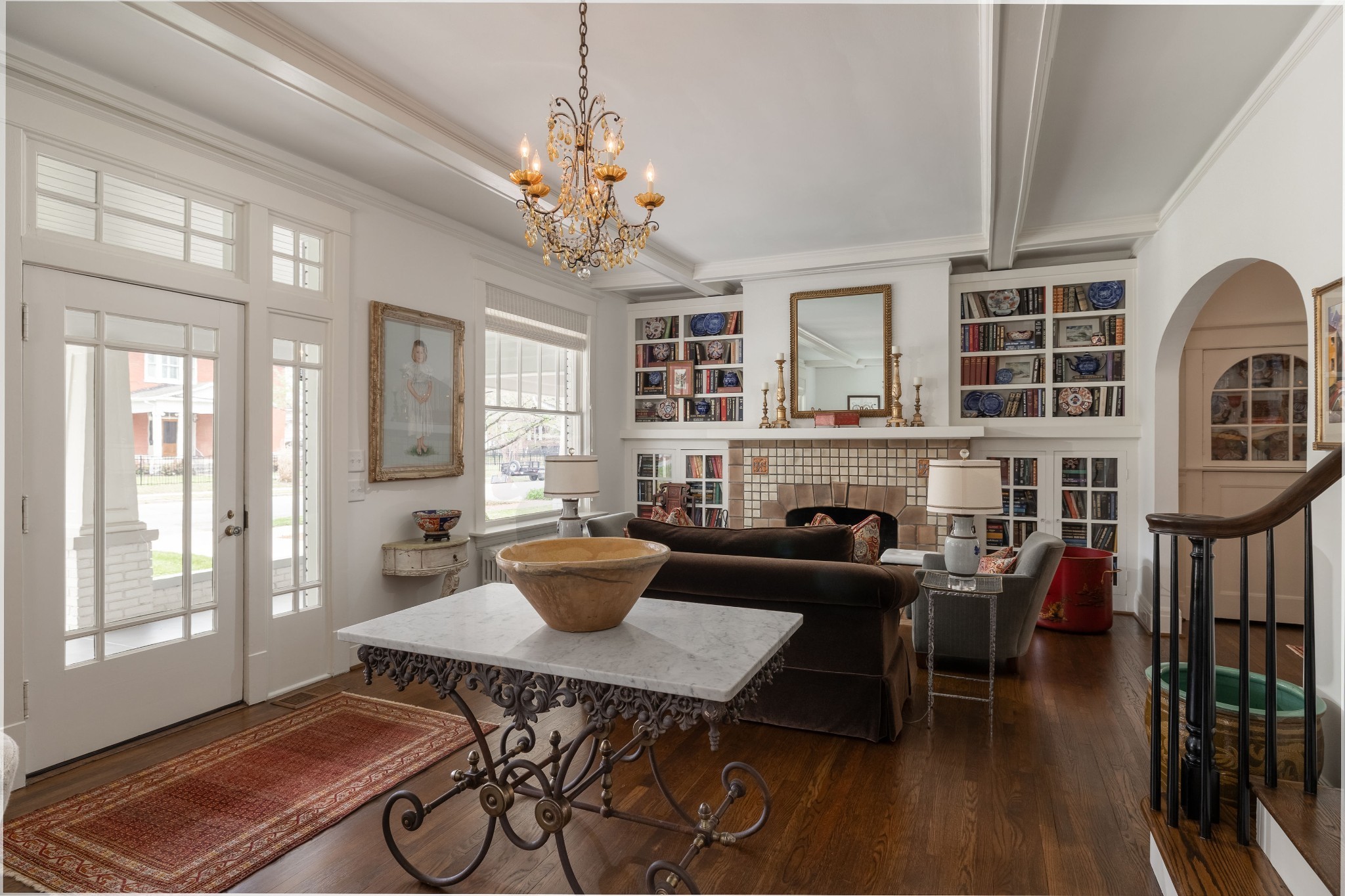 313 W 6th St