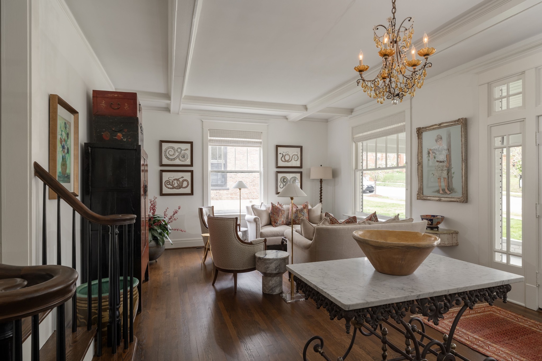 313 W 6th St