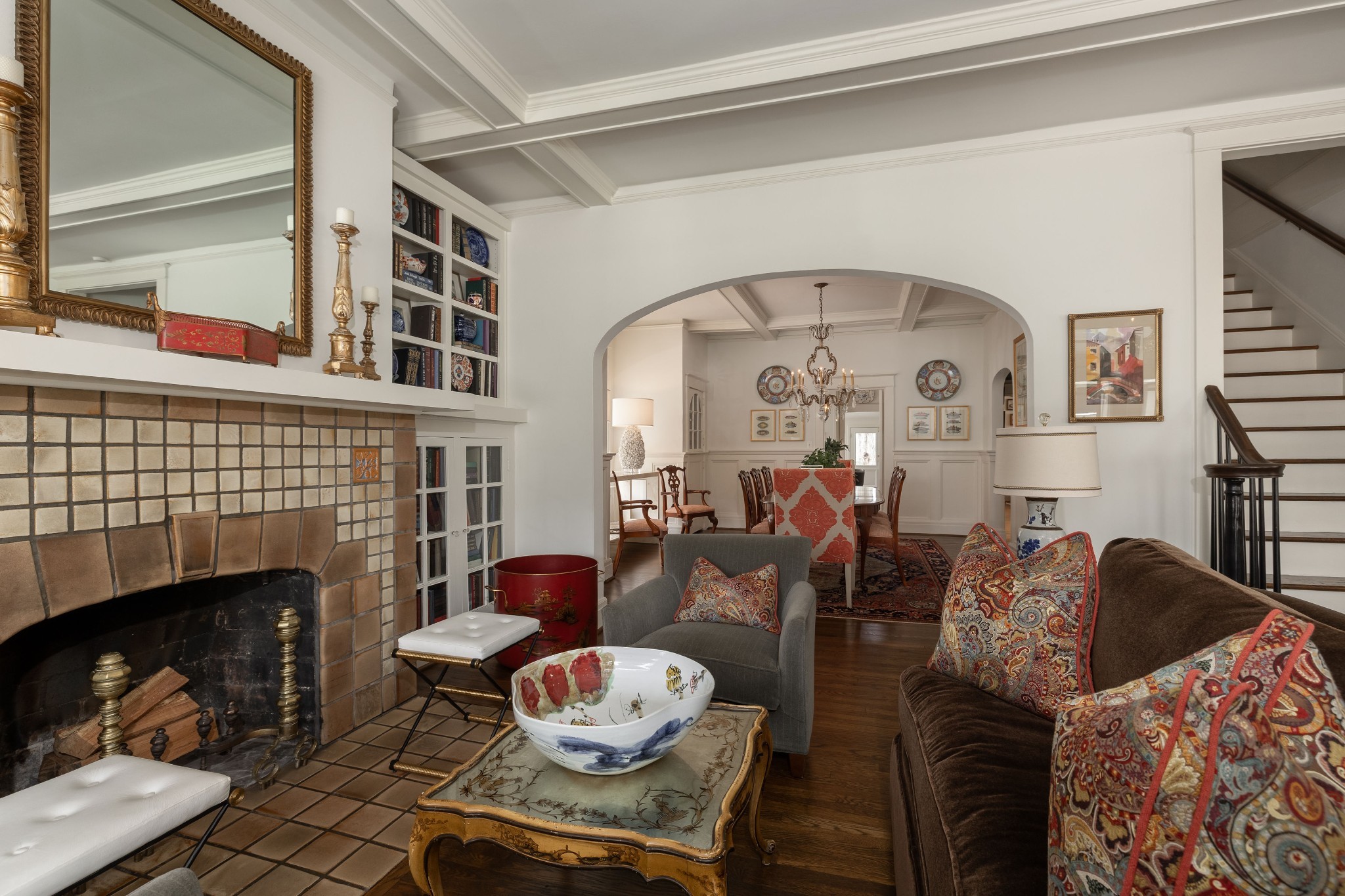313 W 6th St