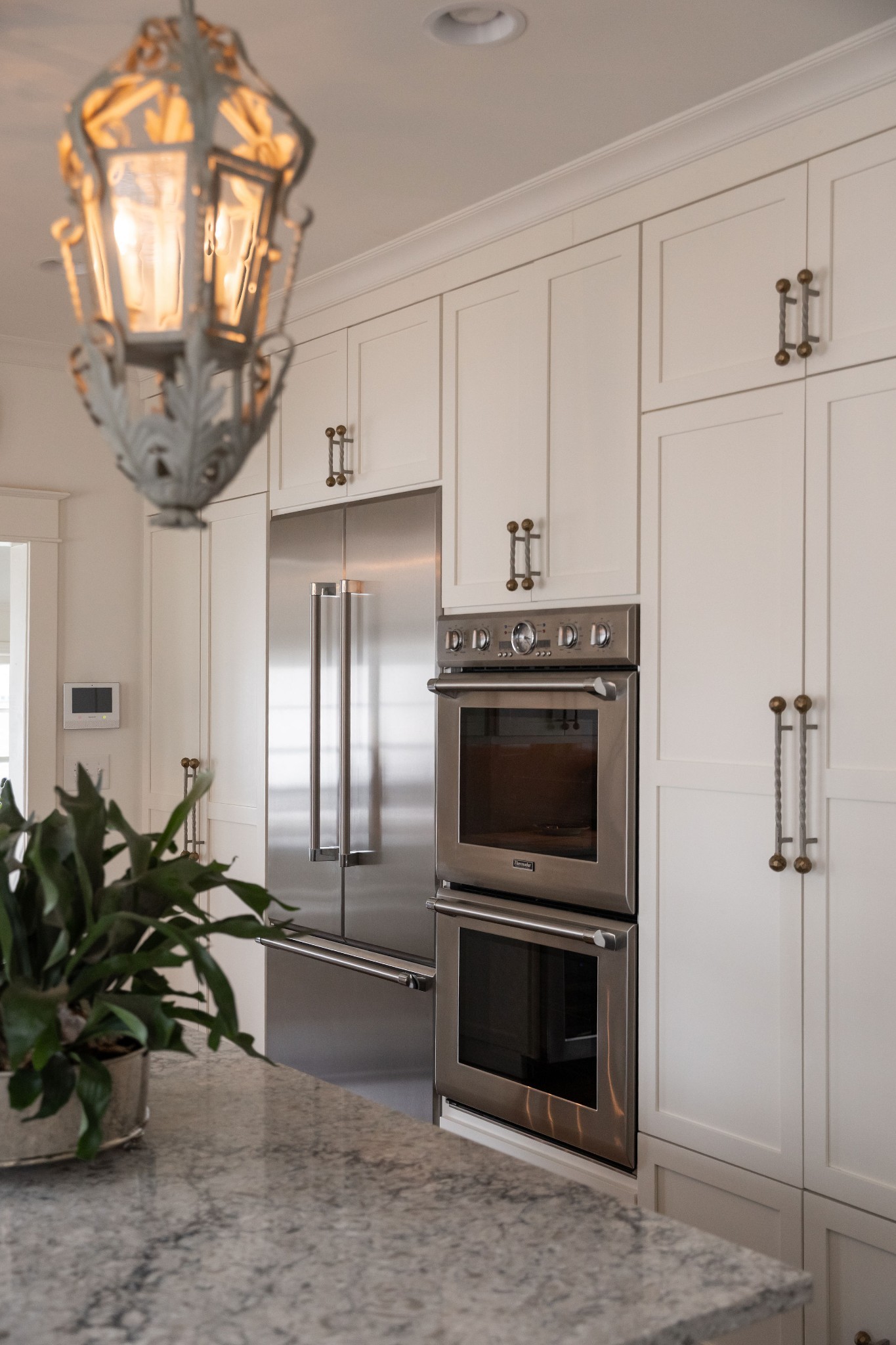 313 W 6th St
