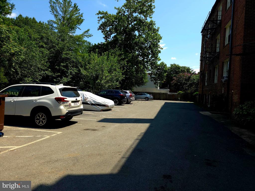 2527 Q NW Unit: 204