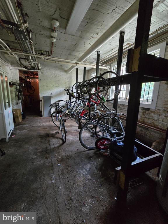 2527 Q NW Unit: 204