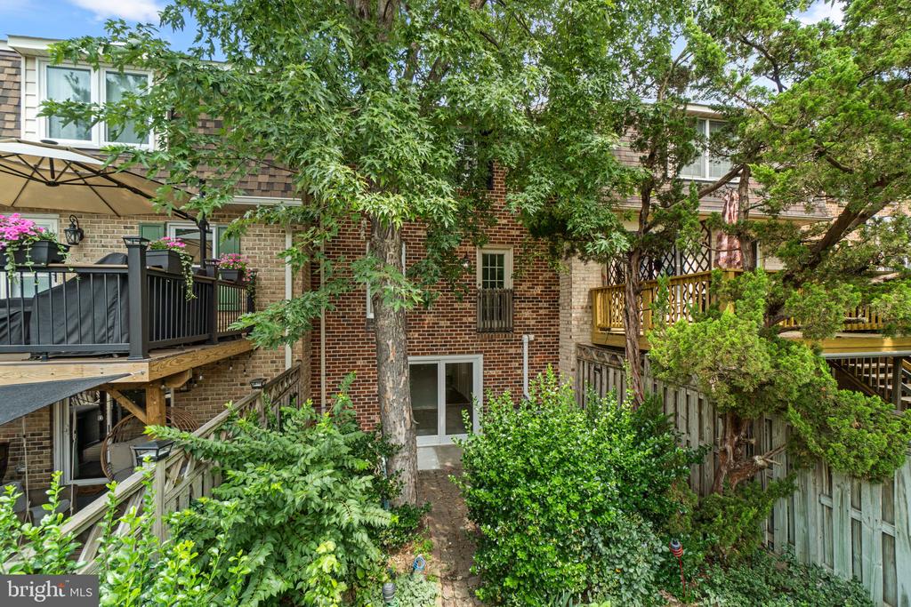 8039 HOLLOW REED COURT