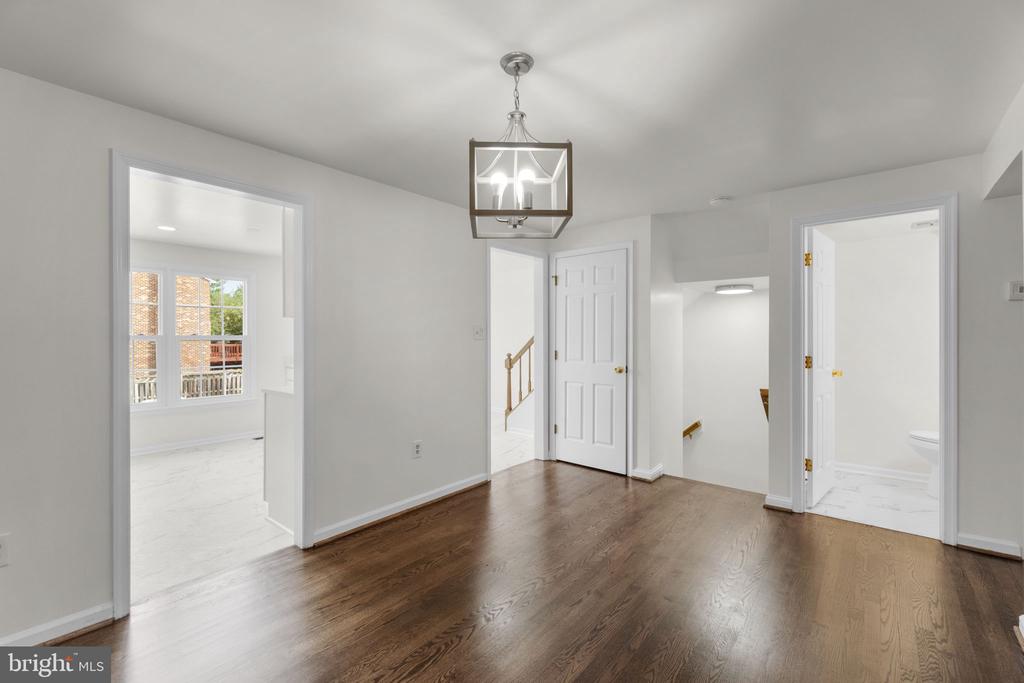 8039 HOLLOW REED COURT