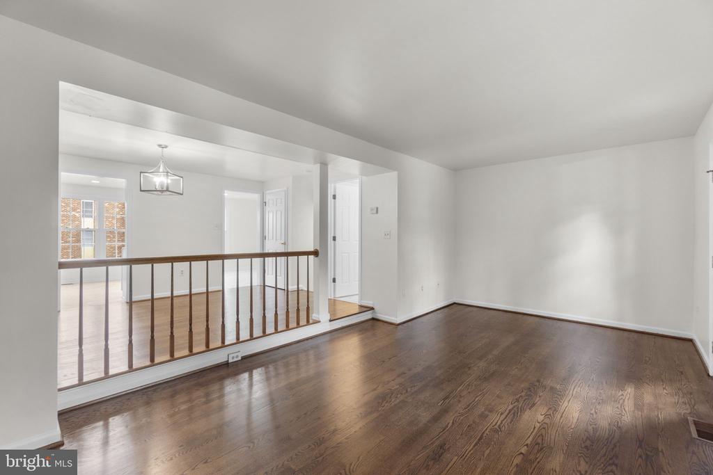 8039 HOLLOW REED COURT