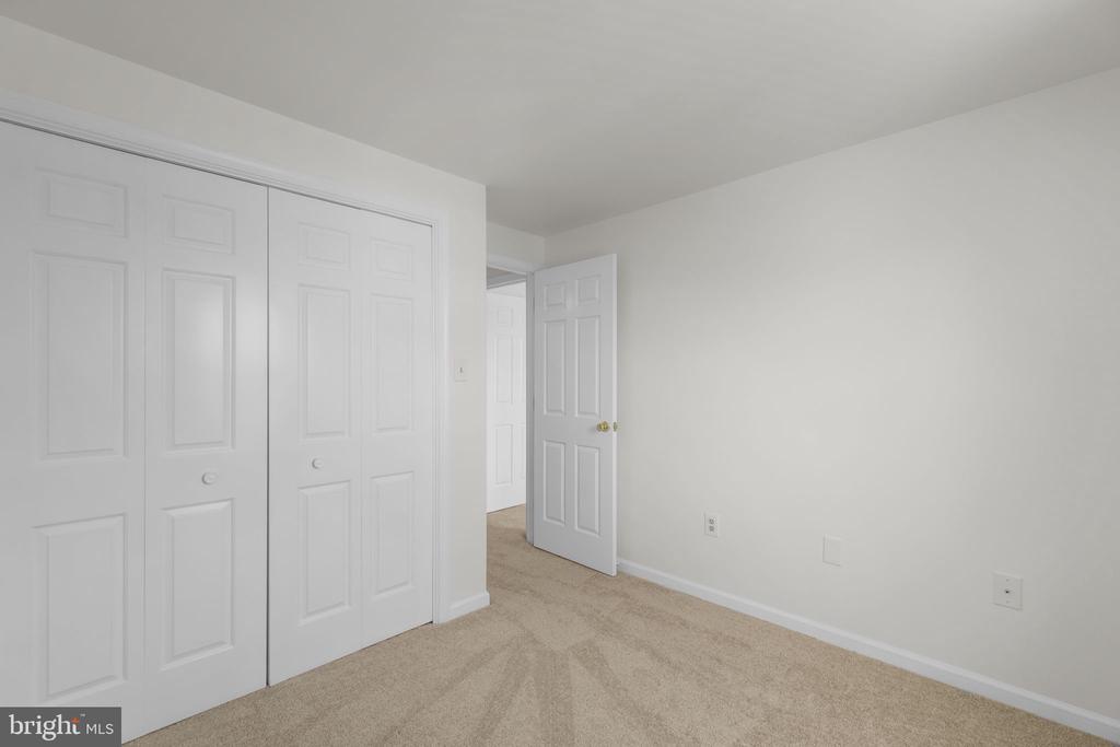 8039 HOLLOW REED COURT