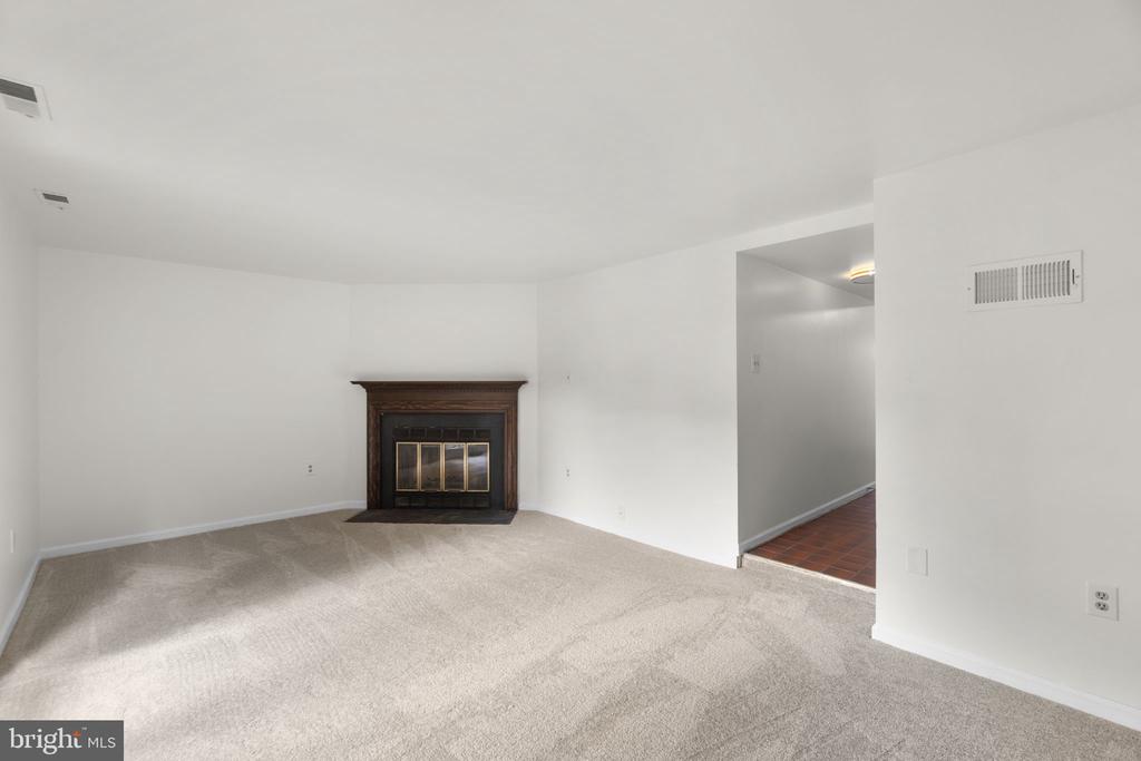 8039 HOLLOW REED COURT