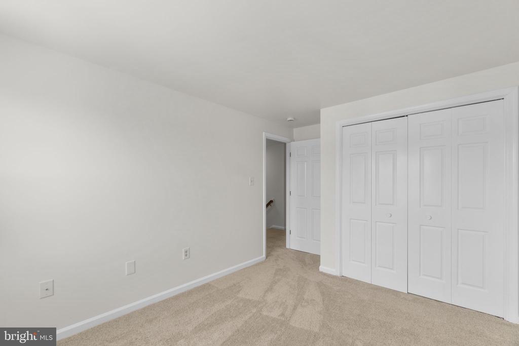 8039 HOLLOW REED COURT