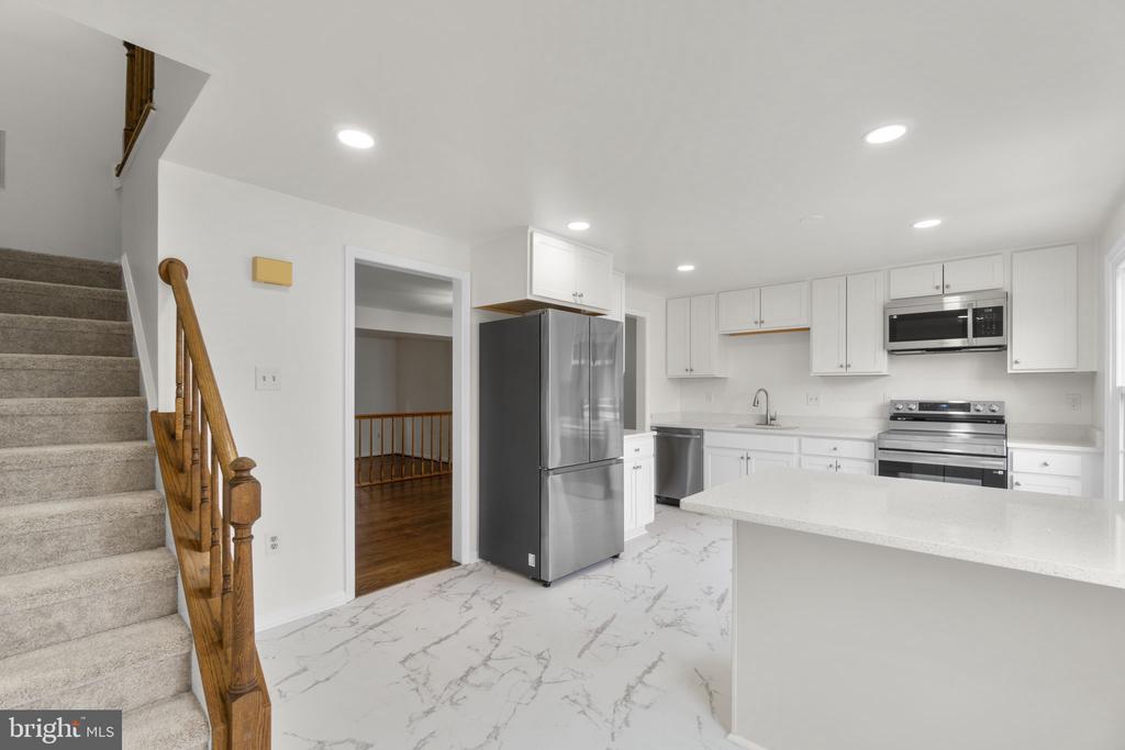 8039 HOLLOW REED COURT