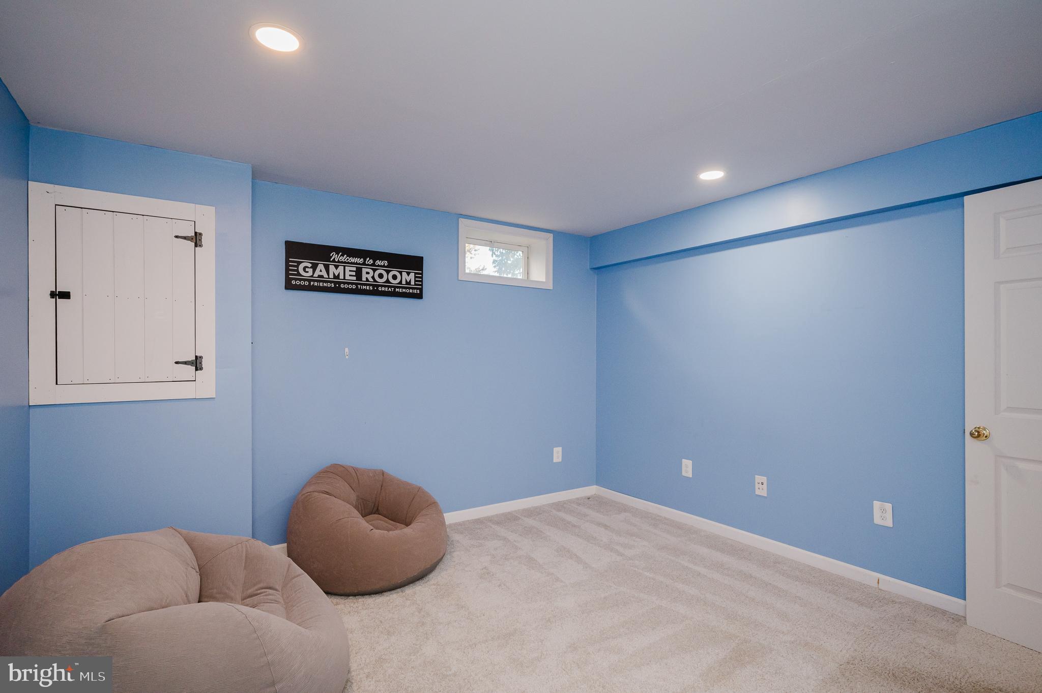 1203 LEEDS COURT