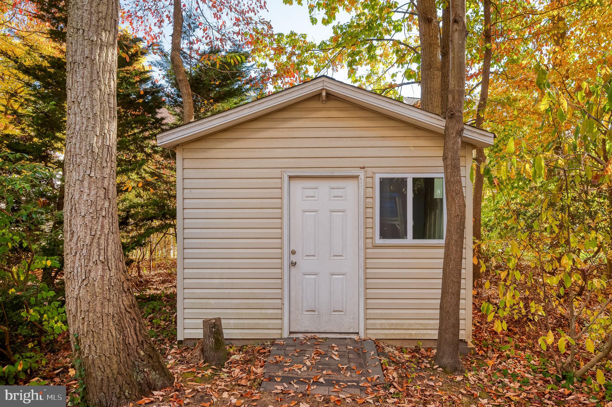1203 LEEDS COURT