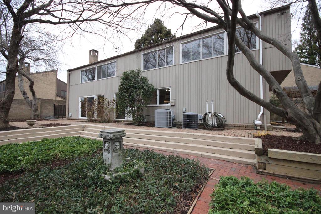 19115 ROMAN WAY