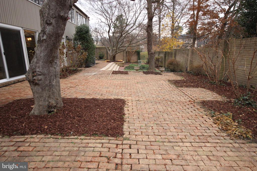 19115 ROMAN WAY