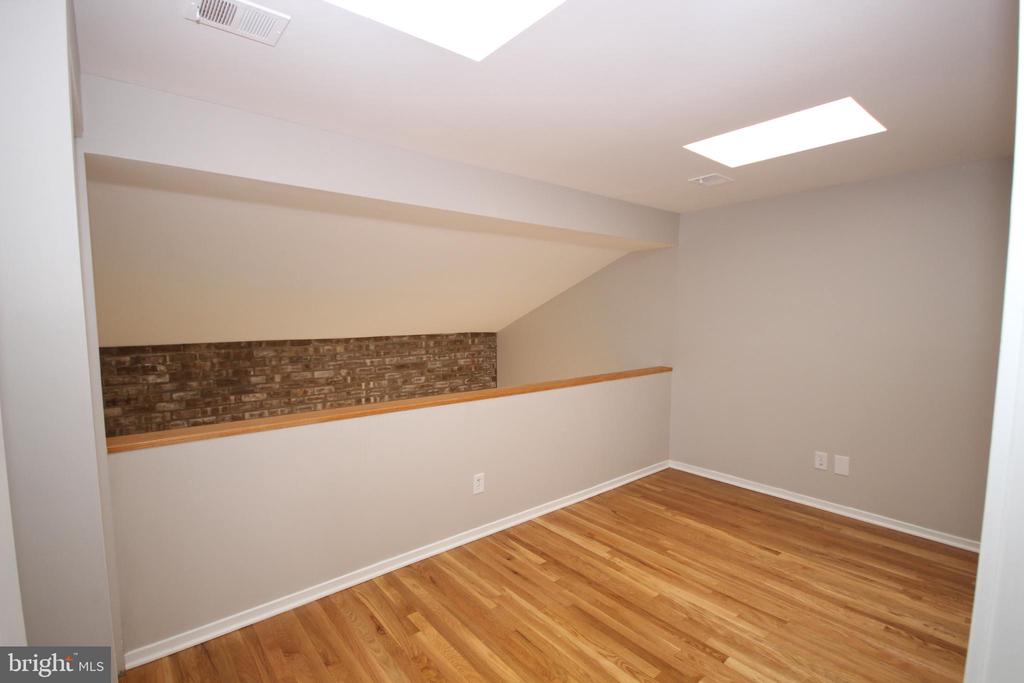 19115 ROMAN WAY
