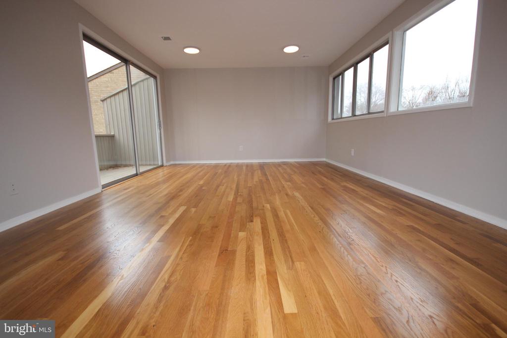 19115 ROMAN WAY