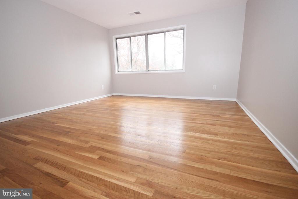 19115 ROMAN WAY