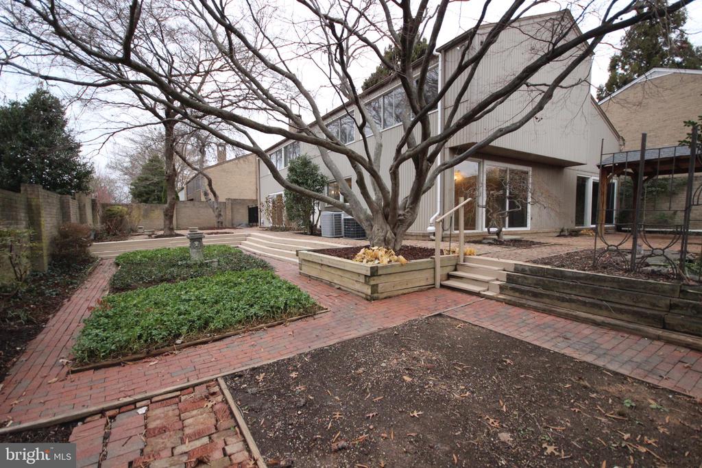 19115 ROMAN WAY