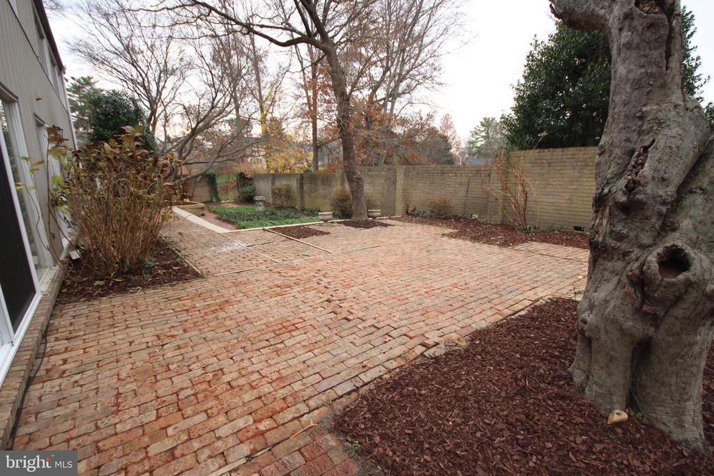 19115 ROMAN WAY