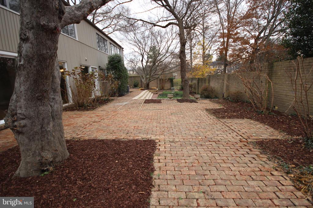 19115 ROMAN WAY