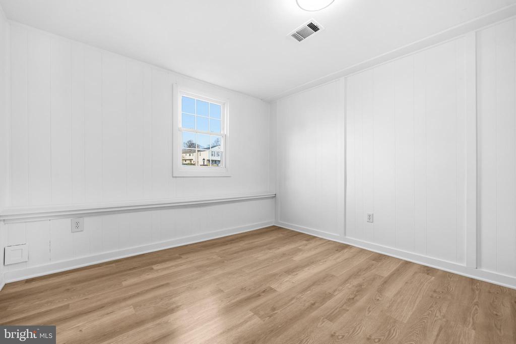 5 COATBRIDGE COURT