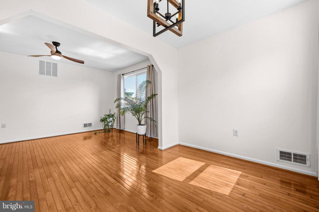 5 COATBRIDGE COURT