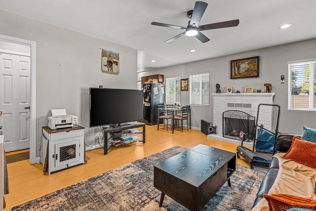1215 N Broadway