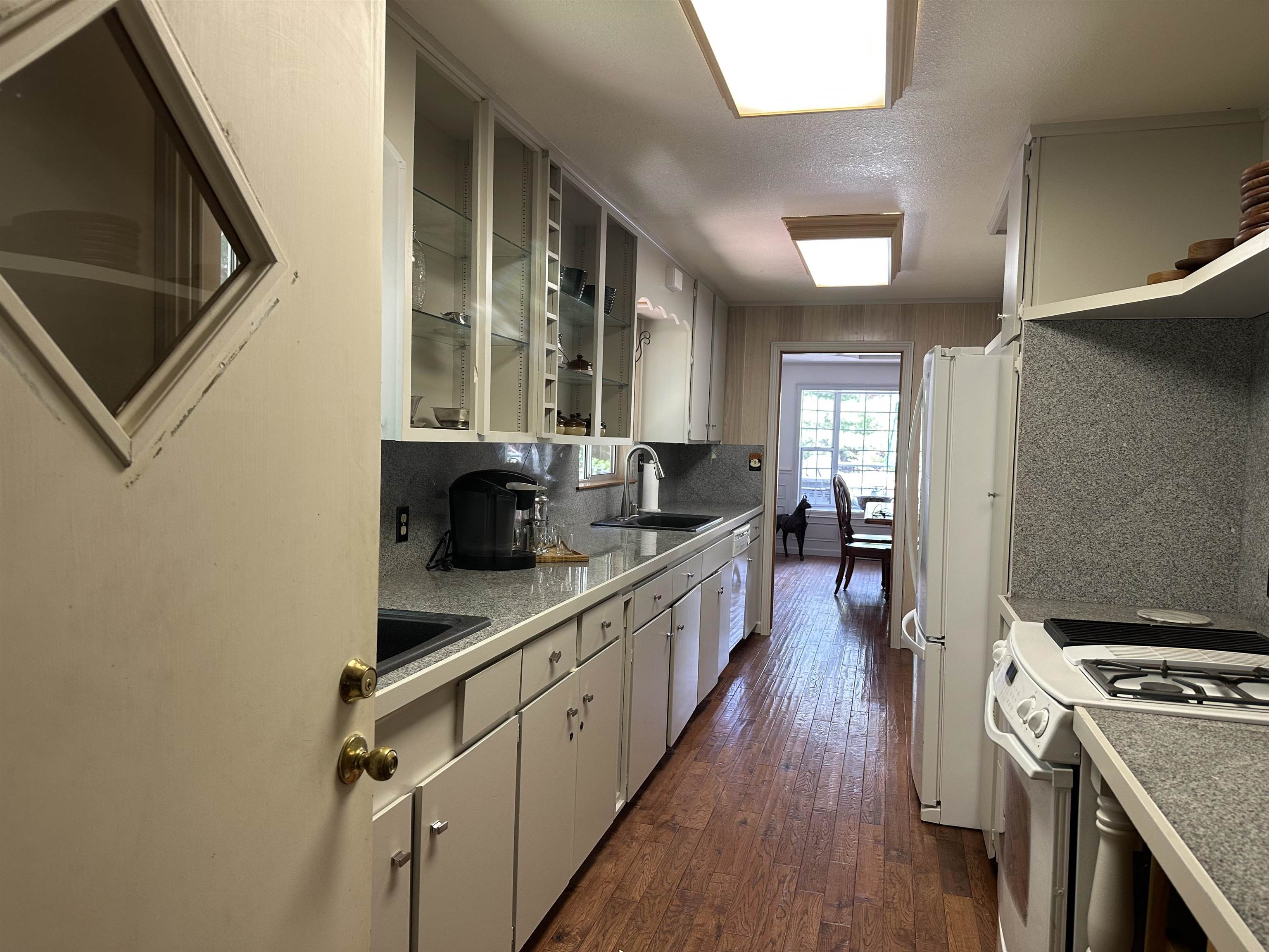 1341 Peninsula Drive
