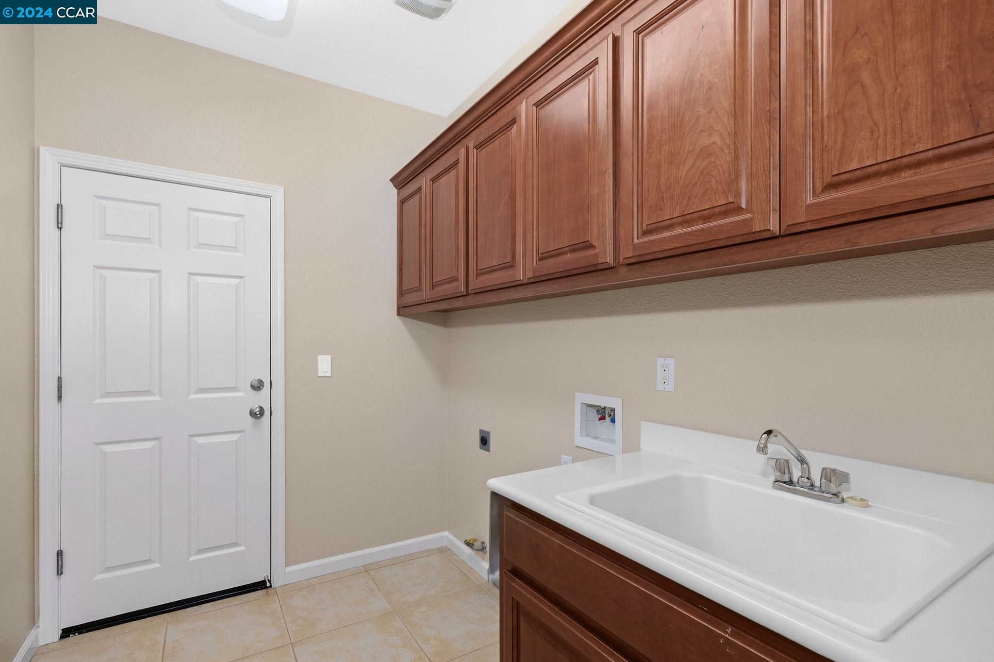 8609 Livingston