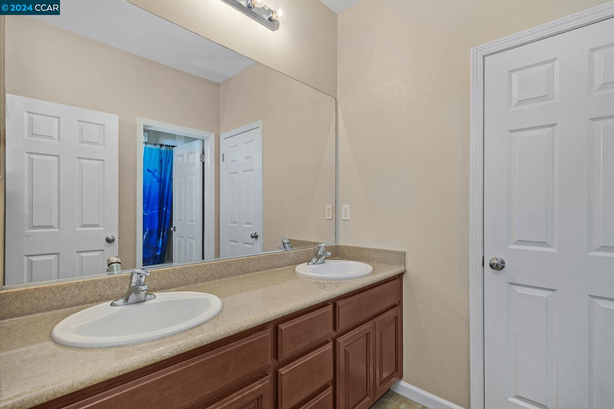 8609 Livingston