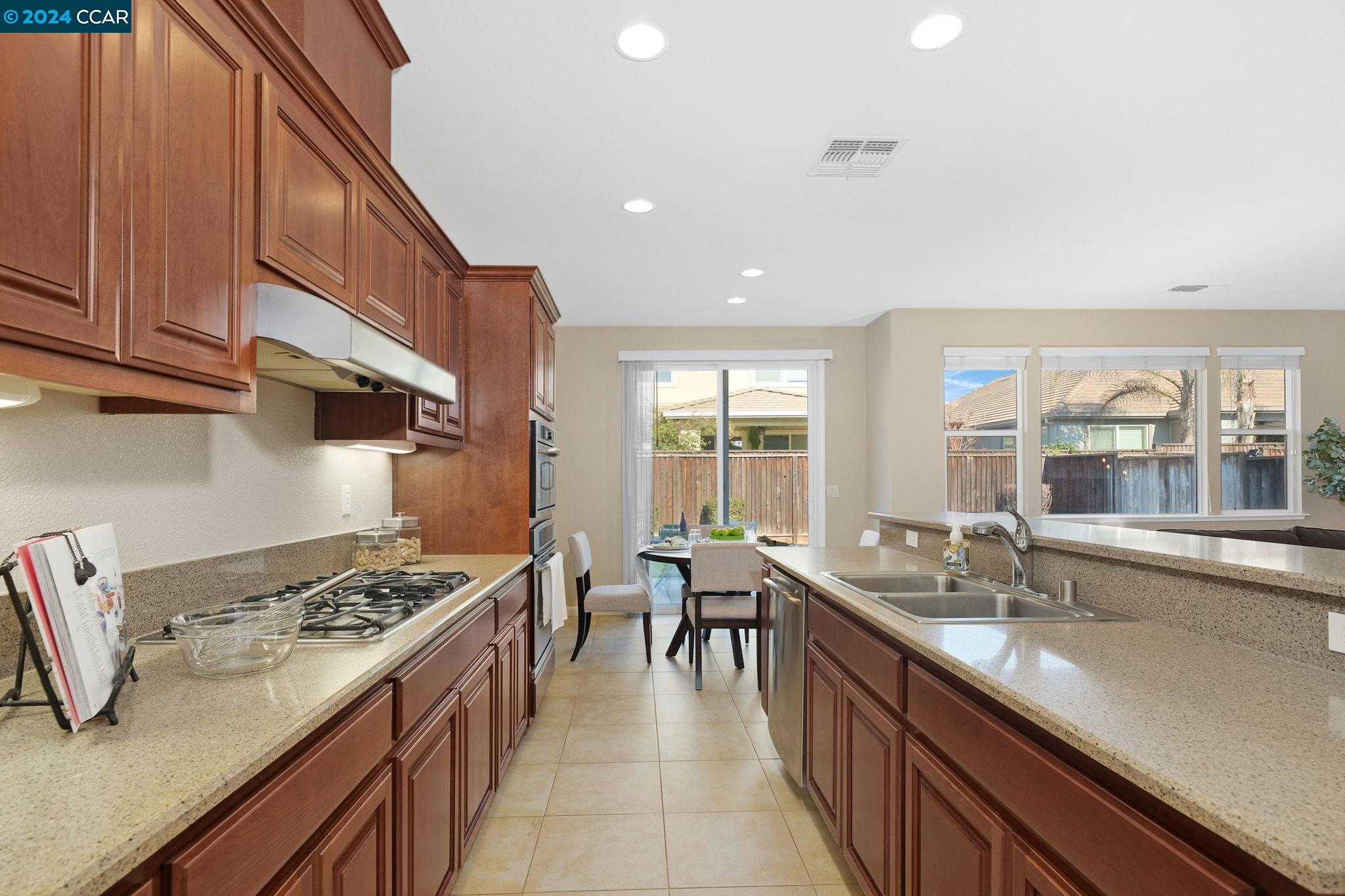 8609 Livingston
